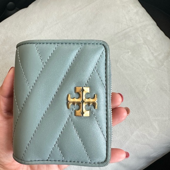 Tory Burch Bi-Fold wallet - Picture 2 of 6
